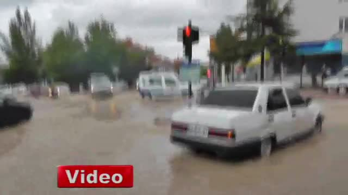 Aşırı Yağmur Su Baskınlarına Yol Açtı