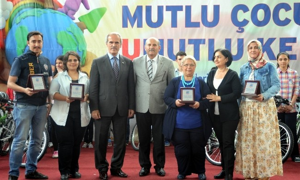 Başarılı Öğrencilere Ödül Büyükşehir\'den