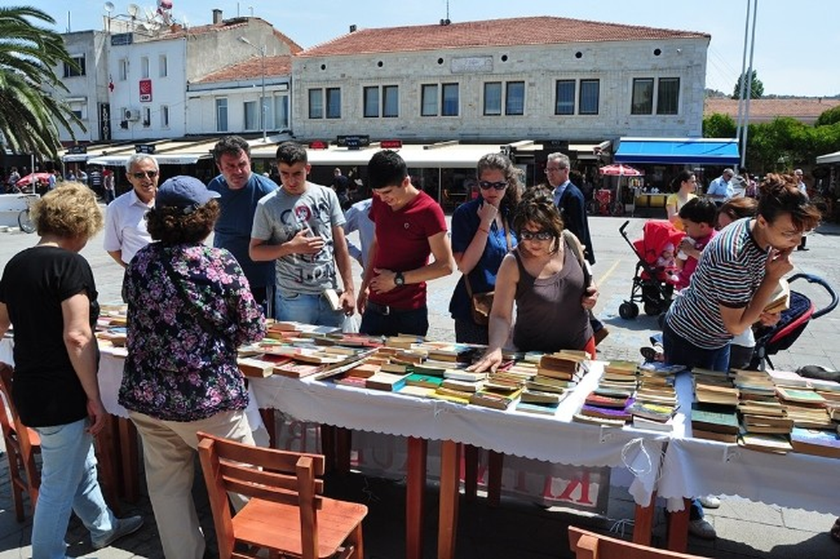 Foça\'da Kitap Şenliği