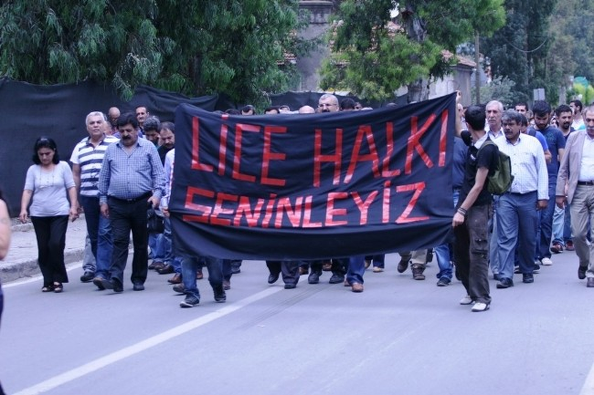 Hdp'li Grup Yürümek İstedi Polis İzin Vermedi