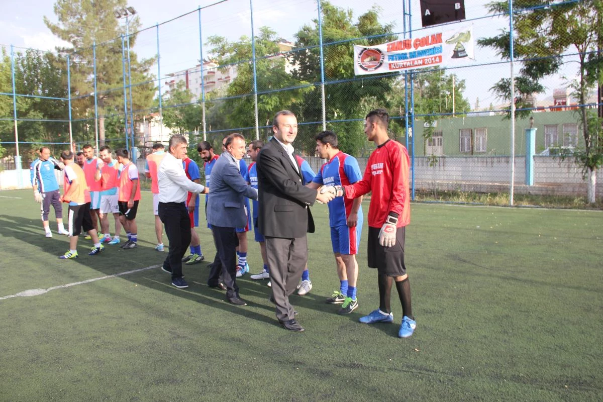 Kurtalan\'da "30 Yaş Üstü Futbol Turnuvası" Düzenlendi