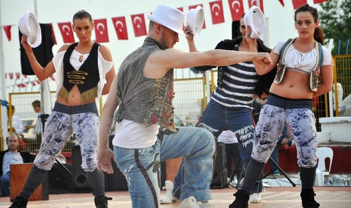 Macar Varidance Dans Grubu Tekirdağlılar Büyüledi