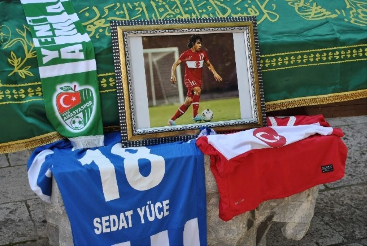 Milli Futbolcu Sedat Yüce Son Yolculuğuna Uğurlandı
