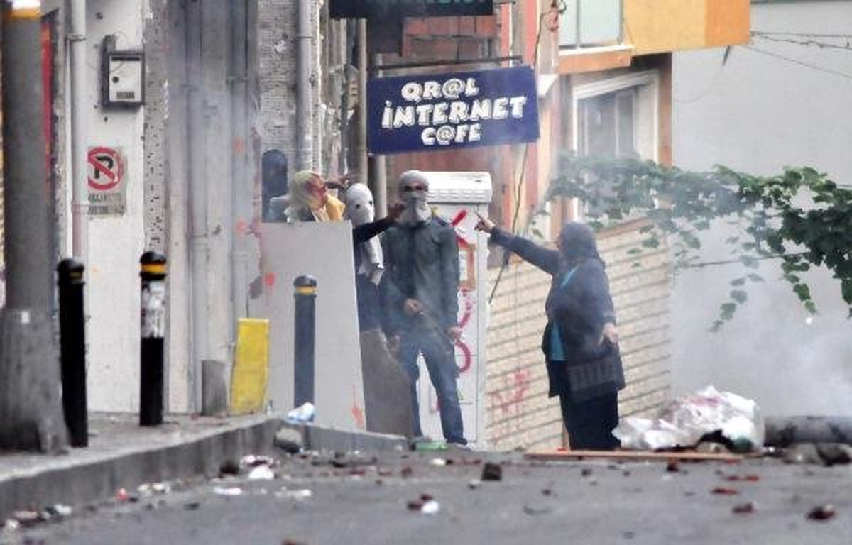 Okmeydanı\'nda Yaşlı Kadın Eylemcilere Sert Tepki Gösterdi