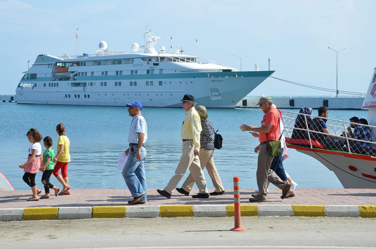 Turist Gemisi Ms Tere Moana Sinop'ta