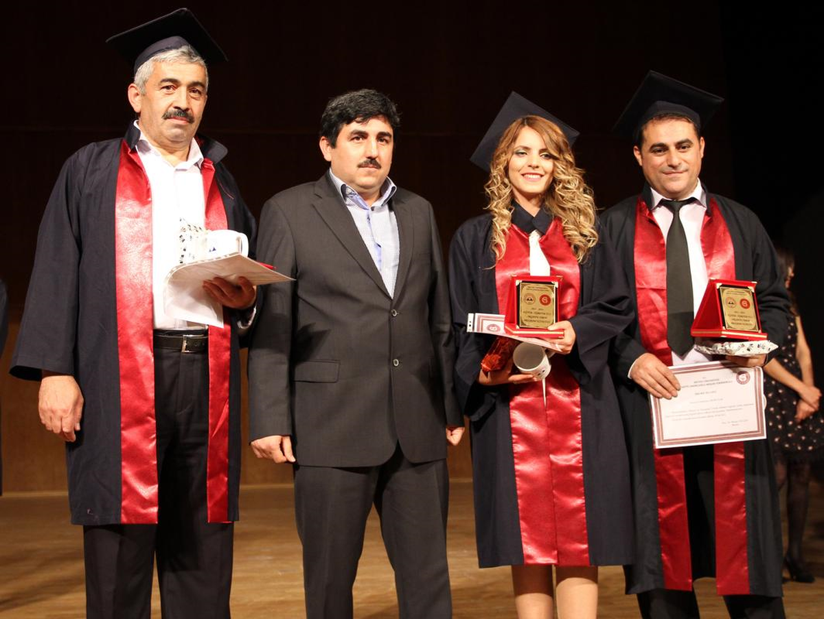 50 Yaşında Okul Birincisi Oldu