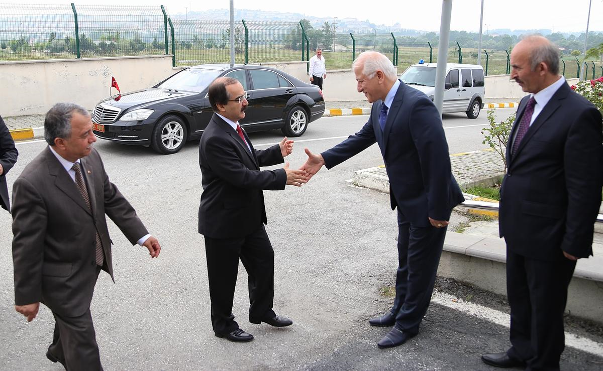 Adana\'dan Sakarya\'ya Atanan Vali Coş, Görevi Vali Büyük\'ten Devraldı