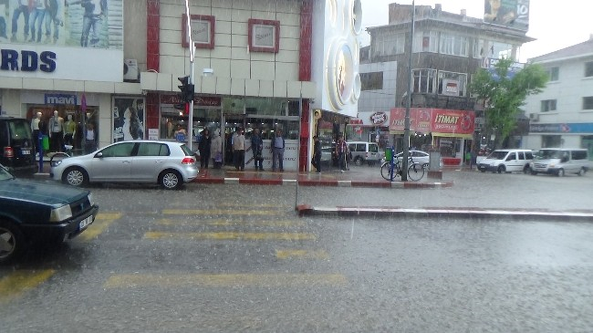 Afyonkarahisar\'da Yağmur Esareti