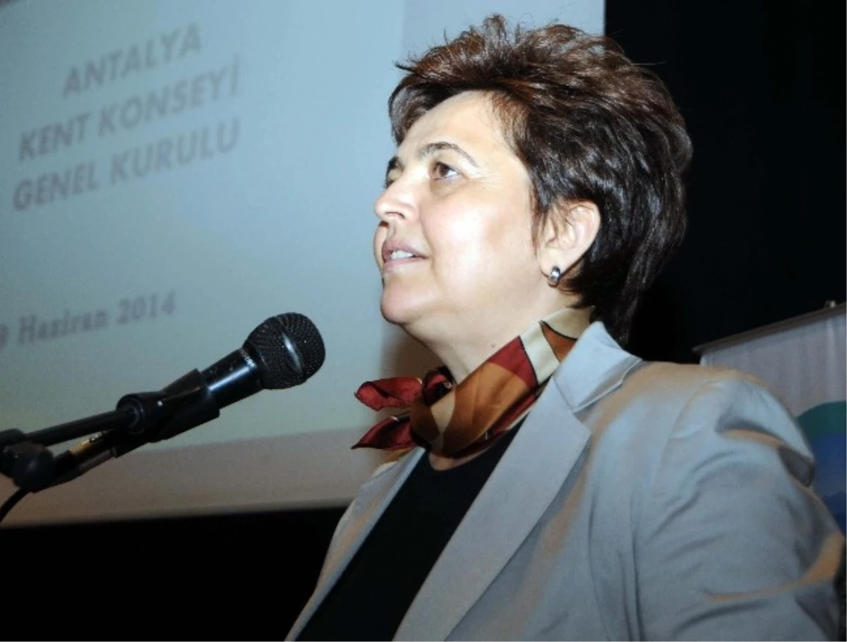 Antalya Kent Konseyi Başkanlığı\'na Yeniden Semanur Kurt Seçildi
