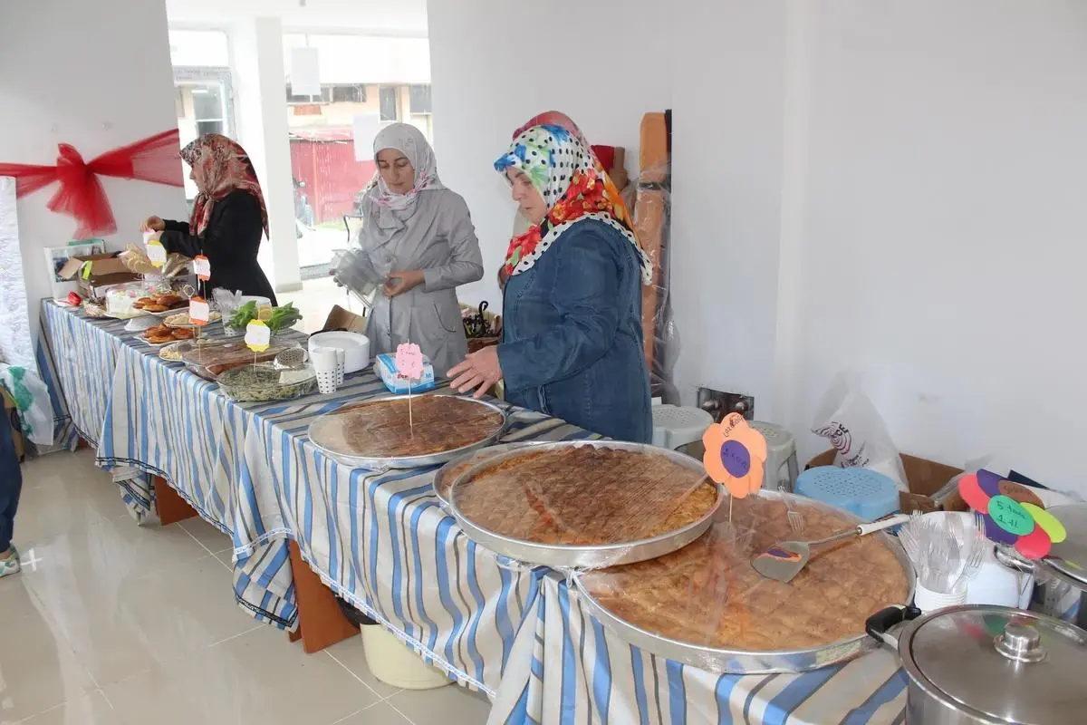 Arhavi\'de Öğrenciler Yararına Kermes