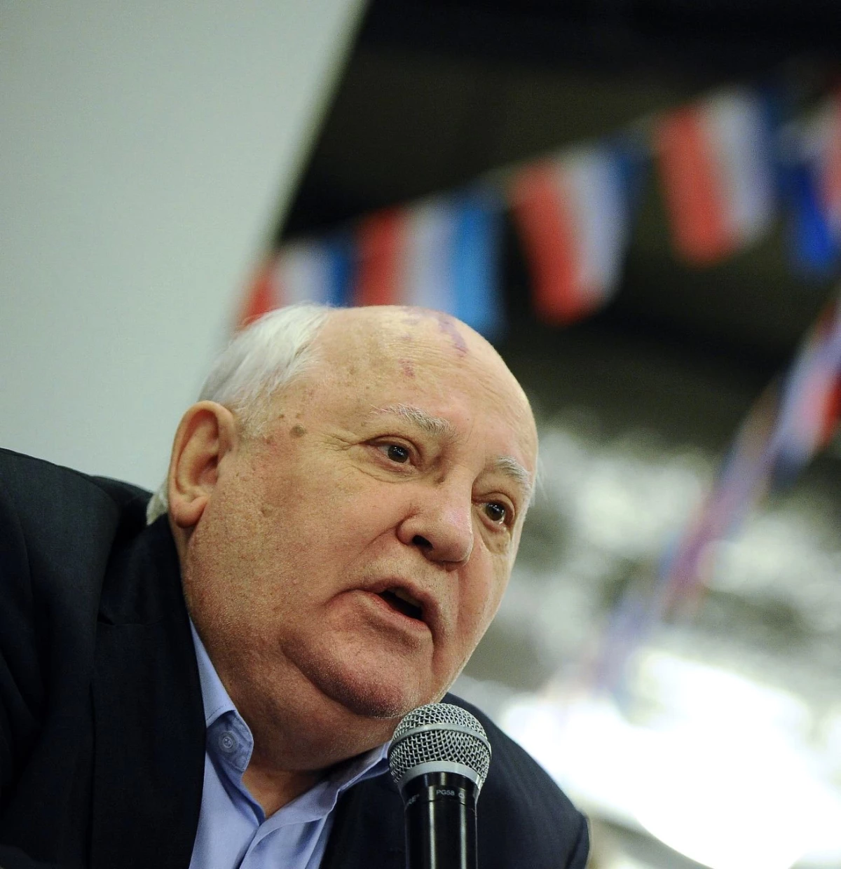 Gorbaçov, Kırım\'ın Rusya\'ya Katılmasını Destekliyor