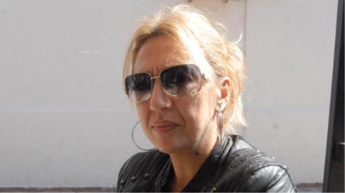 Başbakan\'a El Hareketi Yapan Kadına 2 Yıl Hapis İstemi