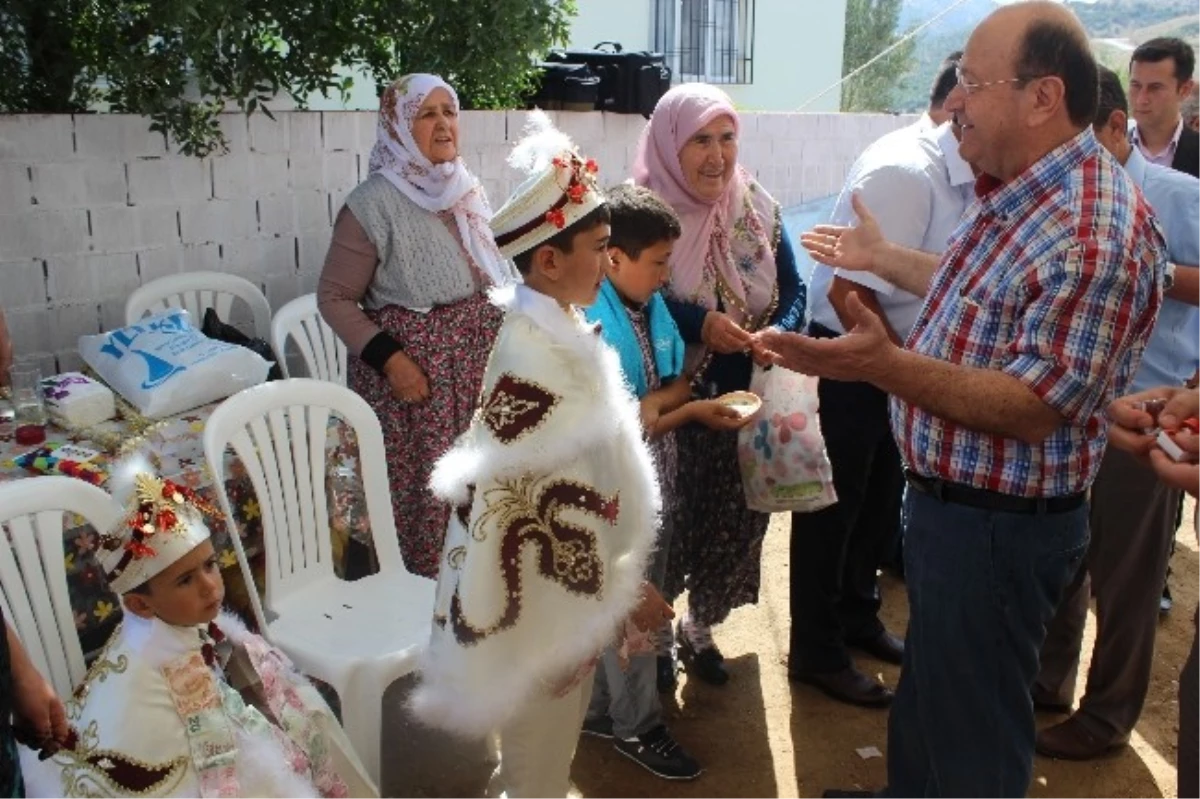 Başkan Özakcan, Hafta Sonunu Mahalle Ziyaretleriyle Geçirdi