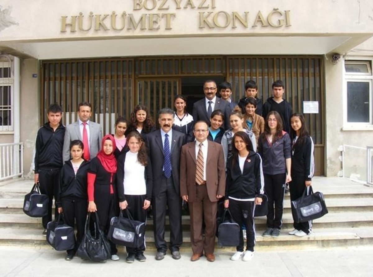 Bozyazı Çok Programlı Anadolu Lisesi\'nden Halk Oyunları Başarısı