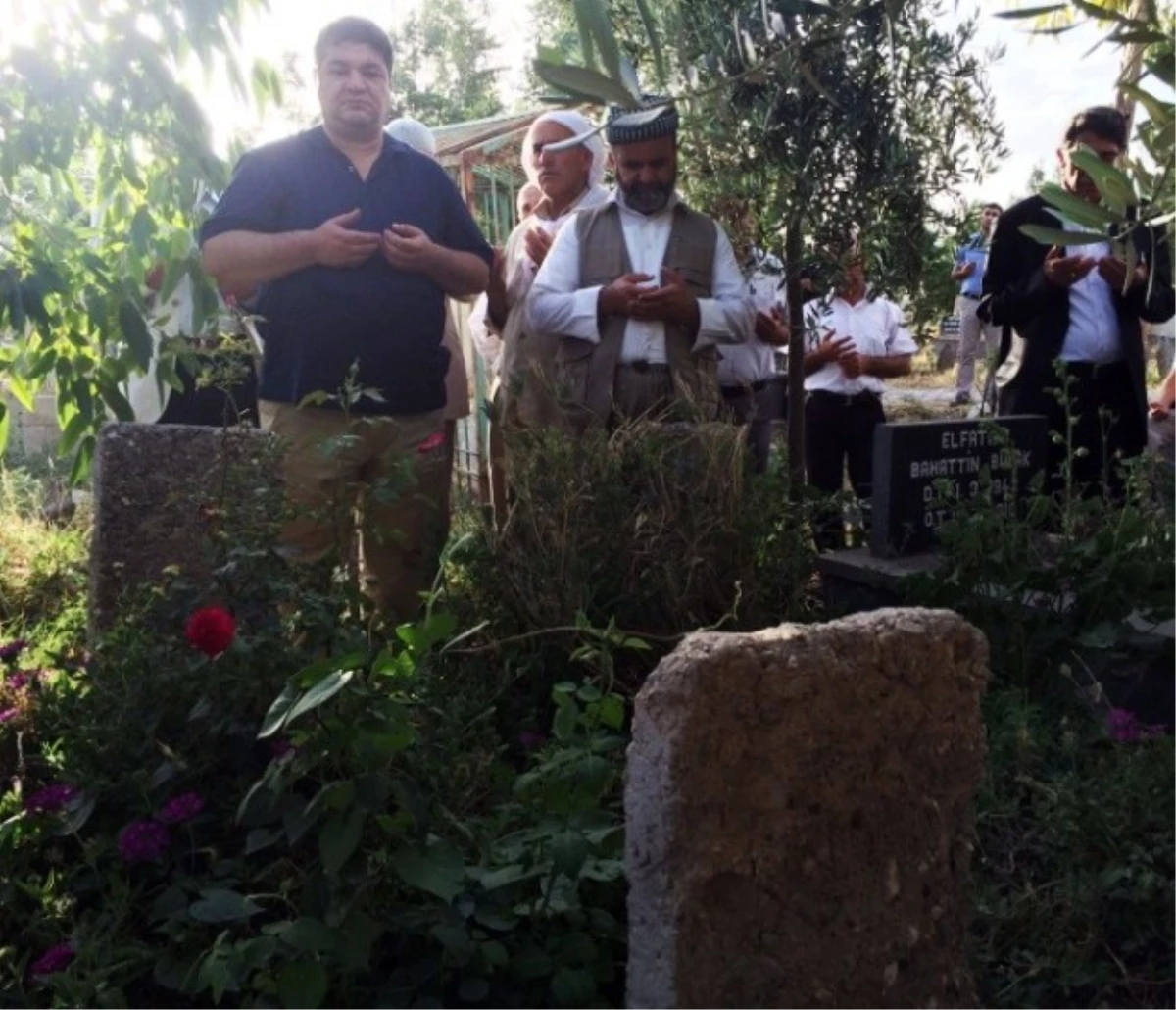 Budak, Anne ve Babasının Mezarını Ziyaret Etti