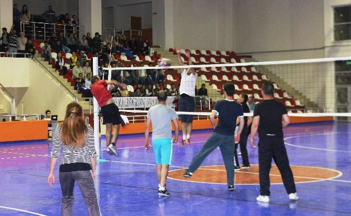 Bulanık\'ta Öğretmenlerarası Voleybol Turnuvası Sona Erdi