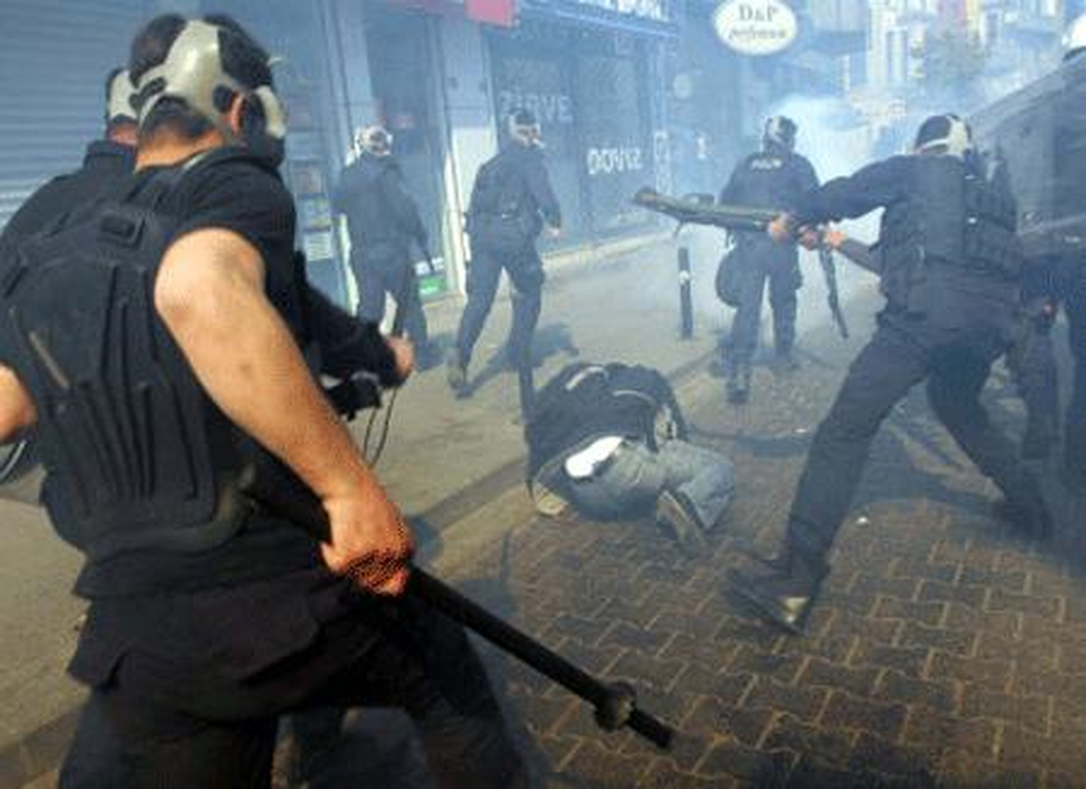 Bursa\'da Dayak Görüntüleri Yayınlanan 3 Polis Açığa Alındı