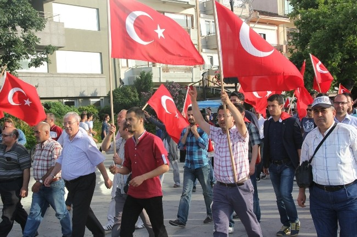 Çanakkale\'de "Bayrağa Saygı" Yürüyüşü
