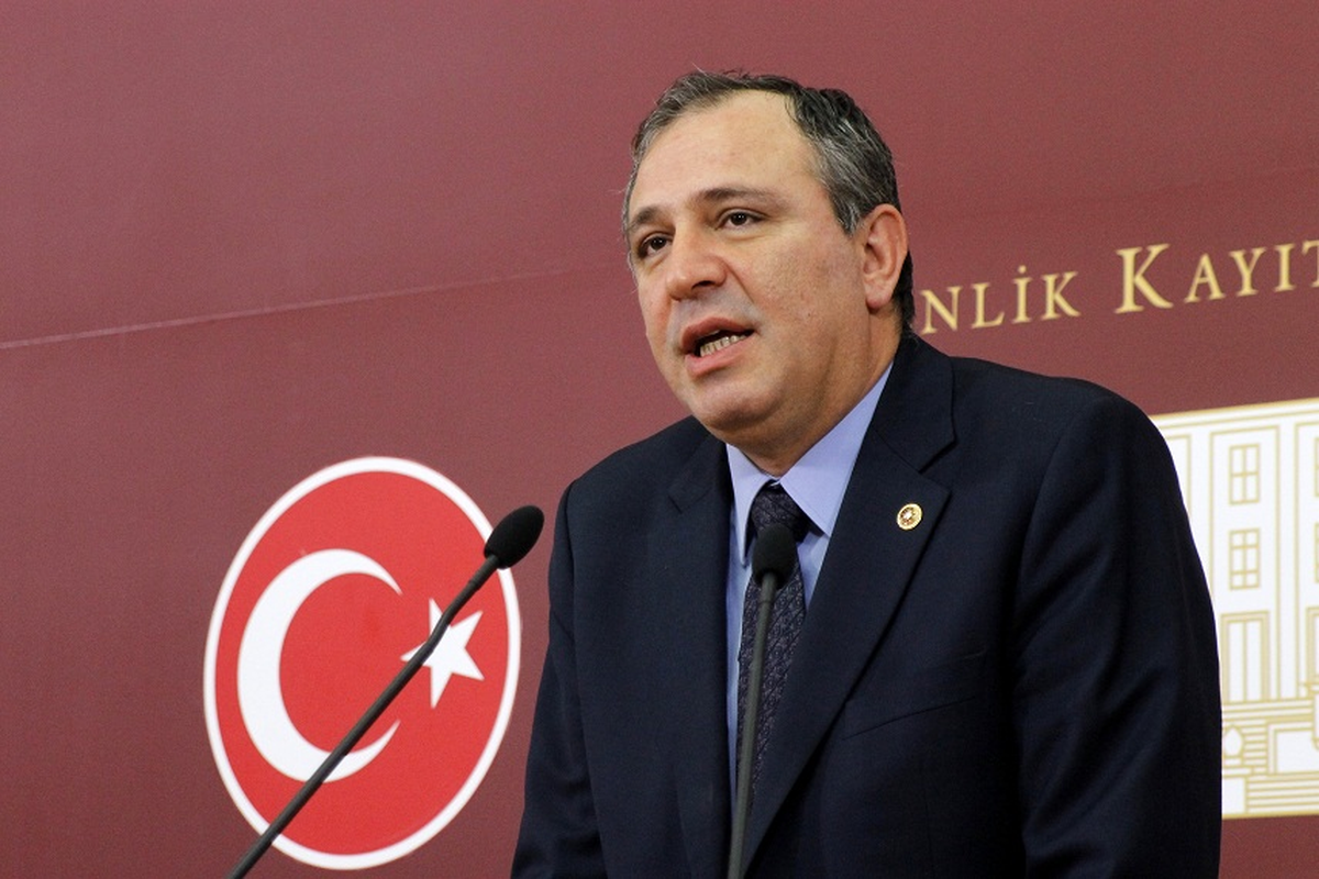 CHP\'li Vekil, Genelkurmay Başkanı\'nı İstifaya Çağırdı
