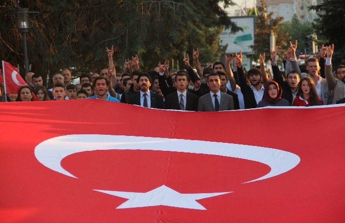 Çorum Ülkü Ocakları\'ndan Bayrağa Saygı Yürüyüşü