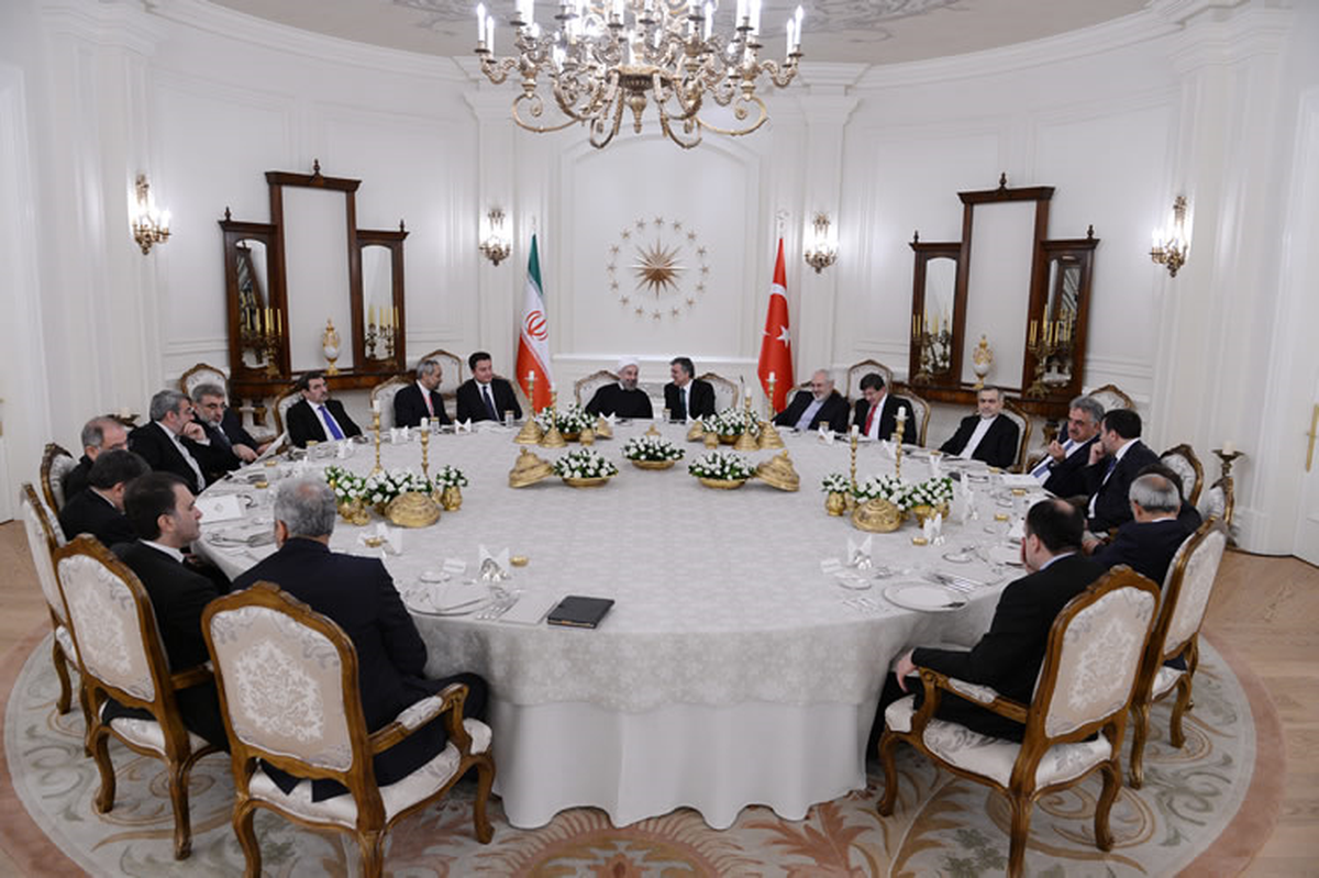 Cumhurbaşkanı Gül, Ruhani Onuruna Akşam Yemeği Verdi