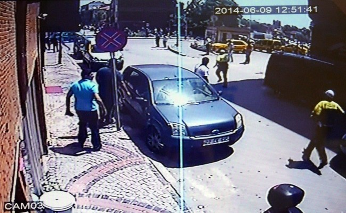 Edirne\'de Silahlı Kavgaya Müdahale Etmek İsteyen Polis Vuruldu