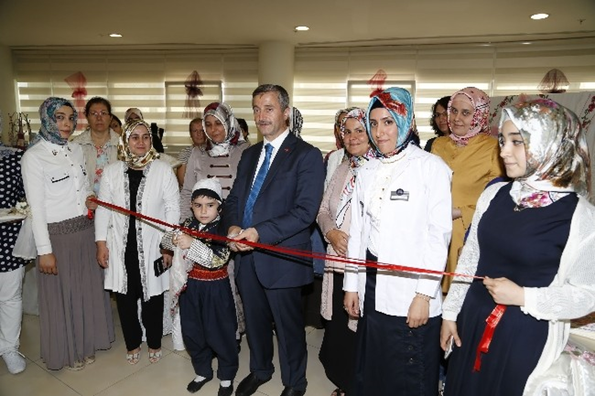 El Sanatları Sergisi Açıldı