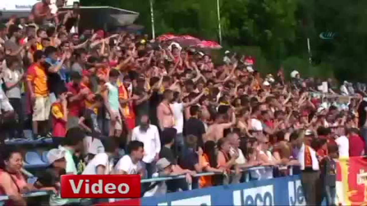 Galatasaraylı Taraftarlar, Kendi Oyuncuları ile Tartıştı