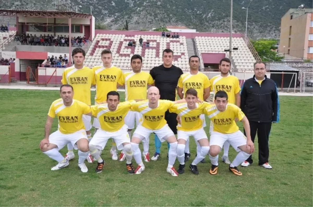 Genç Kalemler Ay Yıldız\'ı 2-0\'la Geçerek Finale Kaldı