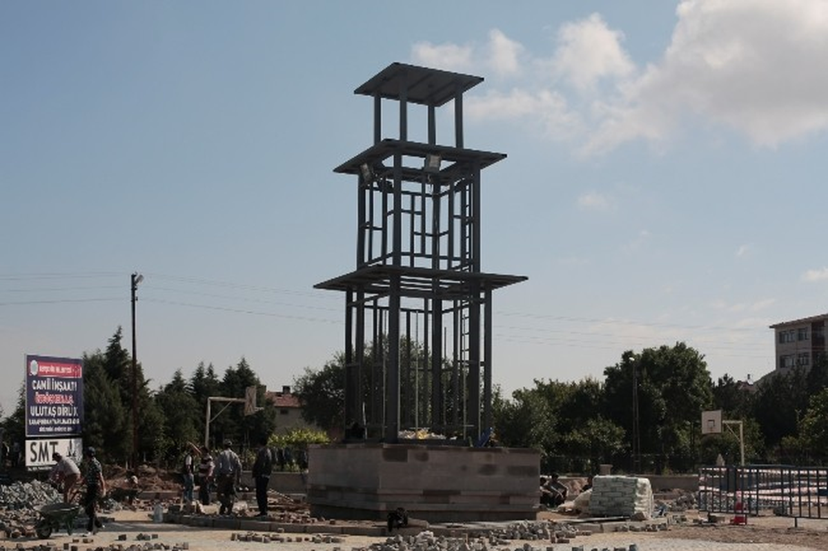 Hastane Meydanına Saat Kulesi Yapılıyor