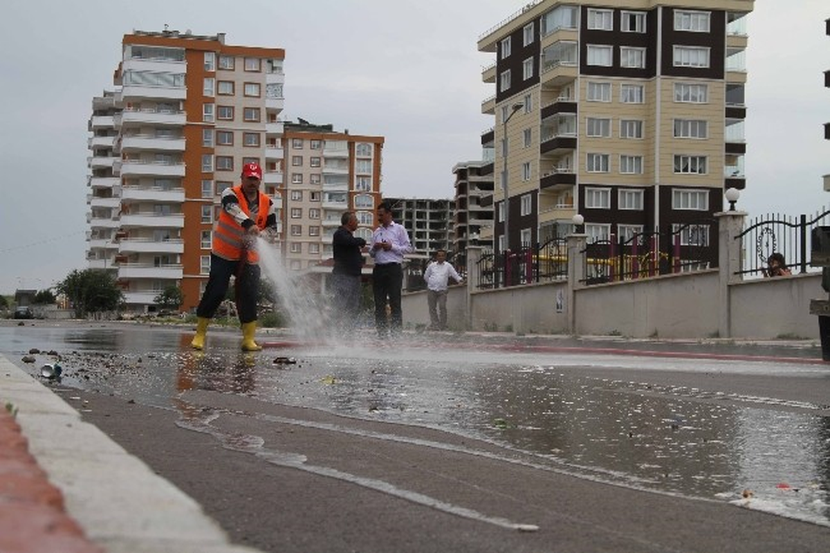 İlkadım\'da Sokaklar Yıkanıyor