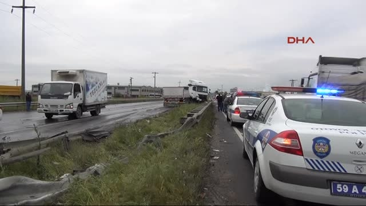 İzmir\'de Trafik Kazası: 2 Yaralı