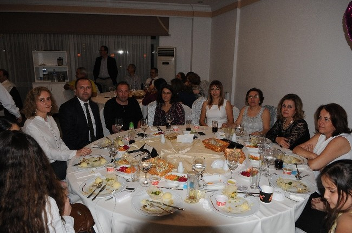 İzmir\'deki Balıkesirliler Dayanışma Yemeğinde Buluştu