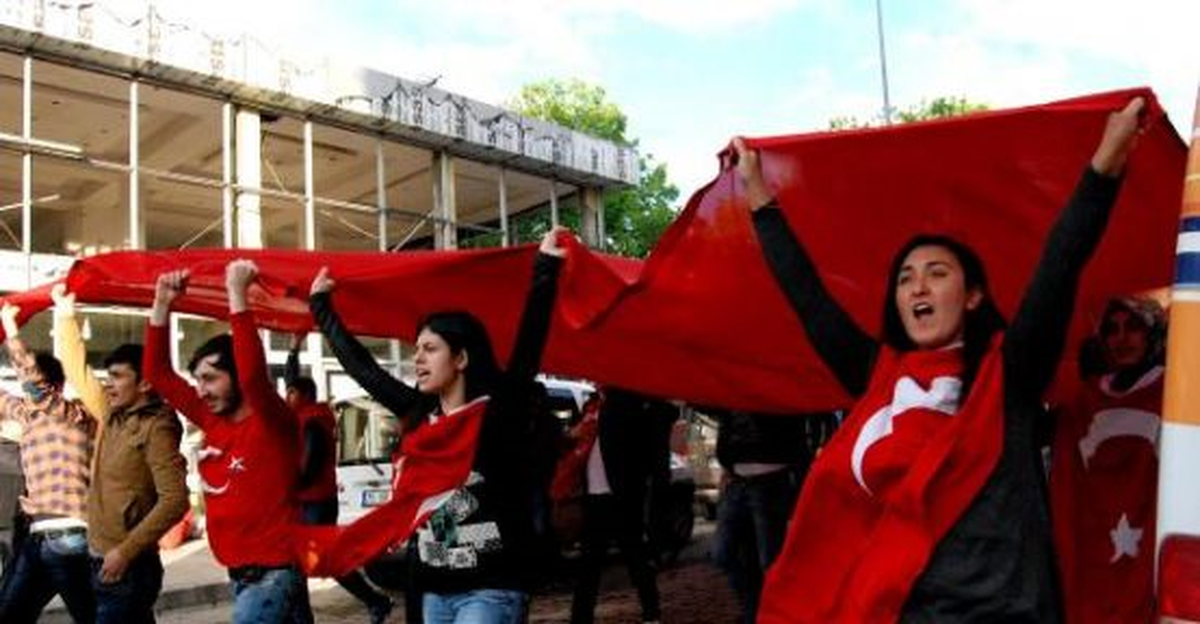 Kars ve Ardahan\'da Bayrağa Saygı Yürüyüşü