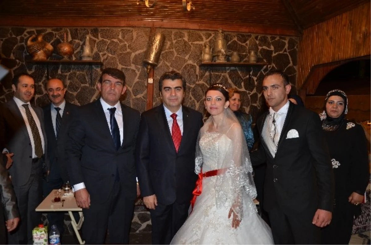 Kayseri Valisi Orhan Düzgün Bünyan\'da Düğüne Katıldı