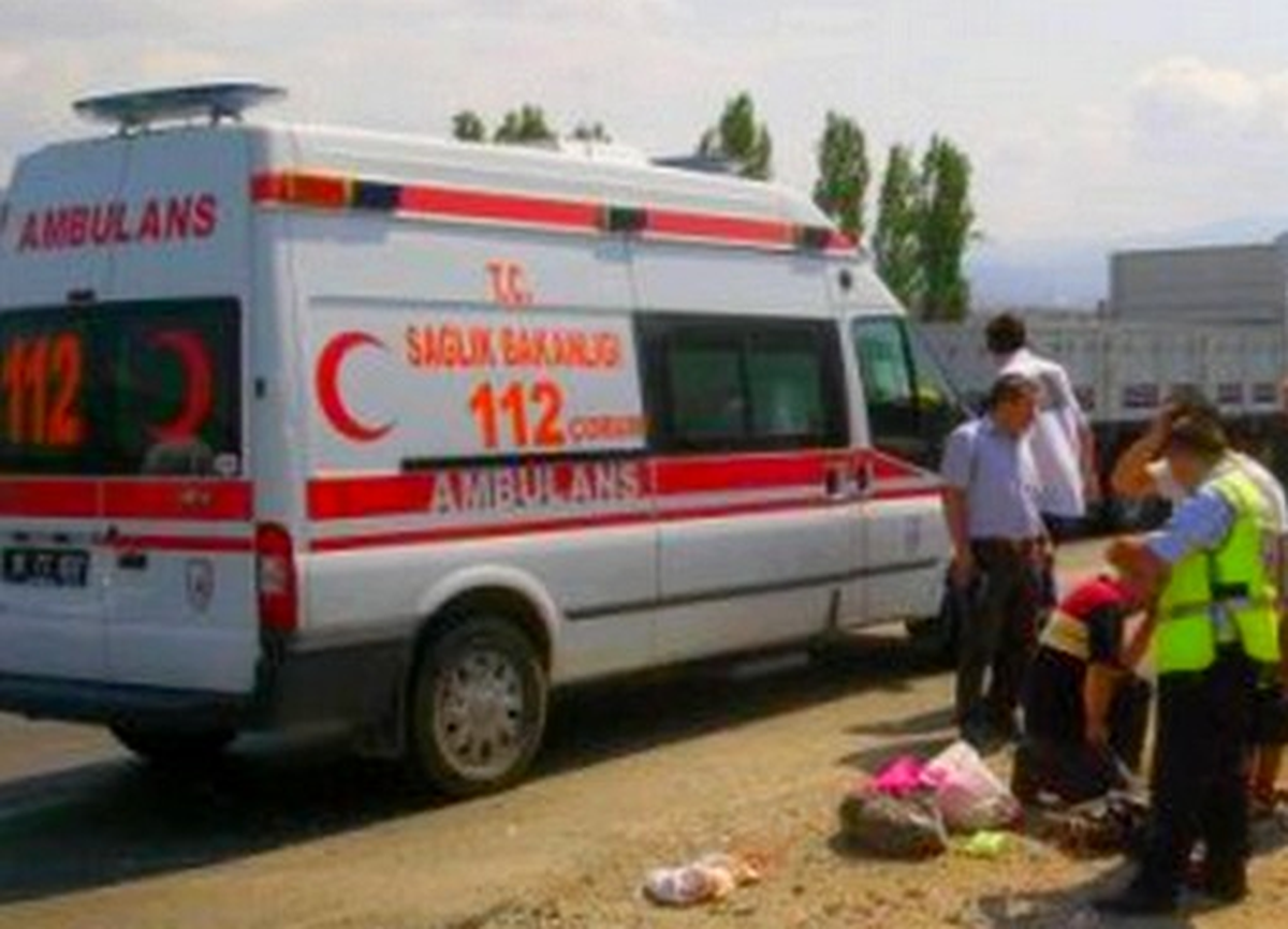 Kırmızı Işıkta Kaza: 3 Yaralı