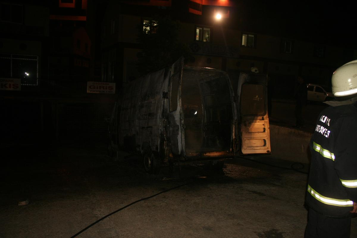 Konya\'da Minibüs Yangını