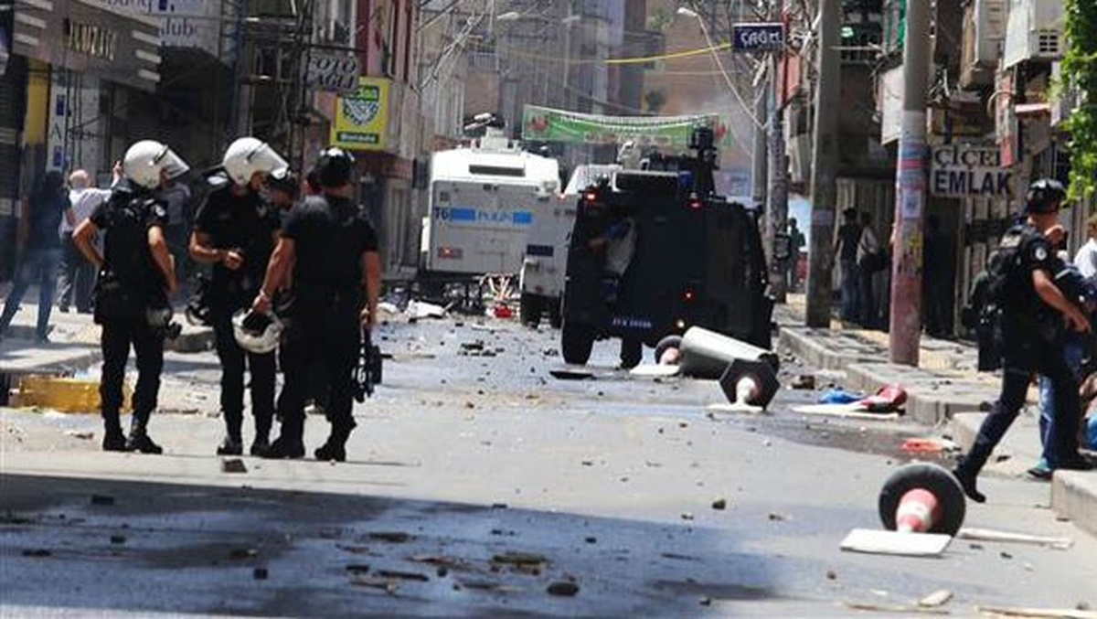 Lice'de Askerlerin Silahları İncelenmeye Alındı