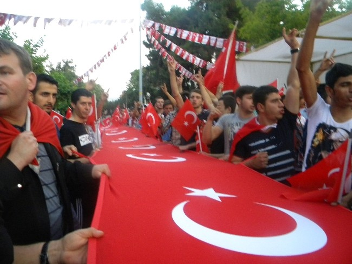 MHP Tekirdağ Ülkü Ocakları\'ndan Bayrak Yürüyüşü
