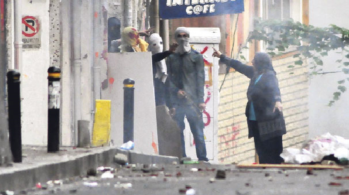 Okmeydanı'nda Yaşlı Kadından Eylemcilere Fırça