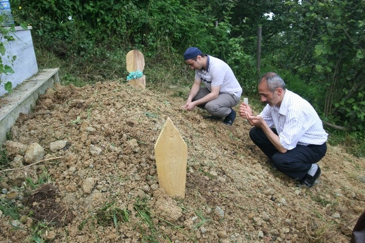 Ormanda Cesedi Bulunan Liseli Kız Toprağa Verildi