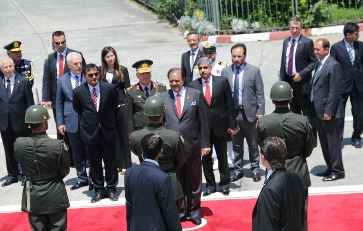 Pakistan Cumhurbaşkanı Memnun Hüseyin Nijerya\'ya Gitti