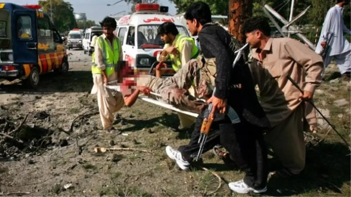 Pakistan\'da İntihar Saldırısı