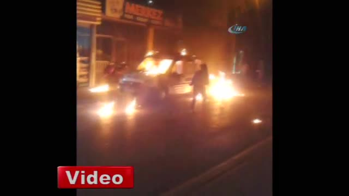 Polis Aracını Molotofla Yaktılar