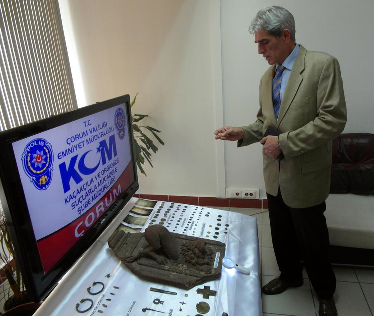 Polis, 121 Parça Tarihi Eseri Kaçakçıların Elinden Kurtardı