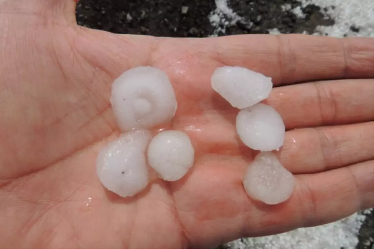 Salihli\'de Dolu Yağışı