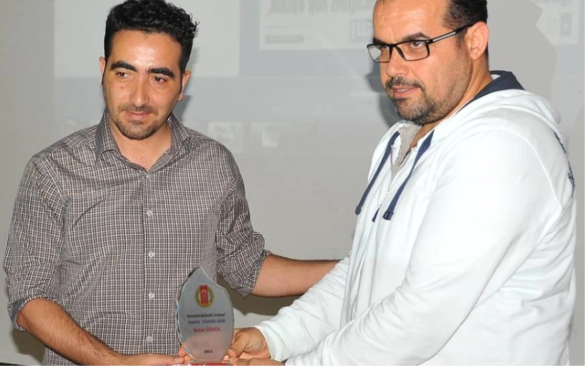Şanlıurfa\'da Başarılı Gazeteciler Ödüllendirildi