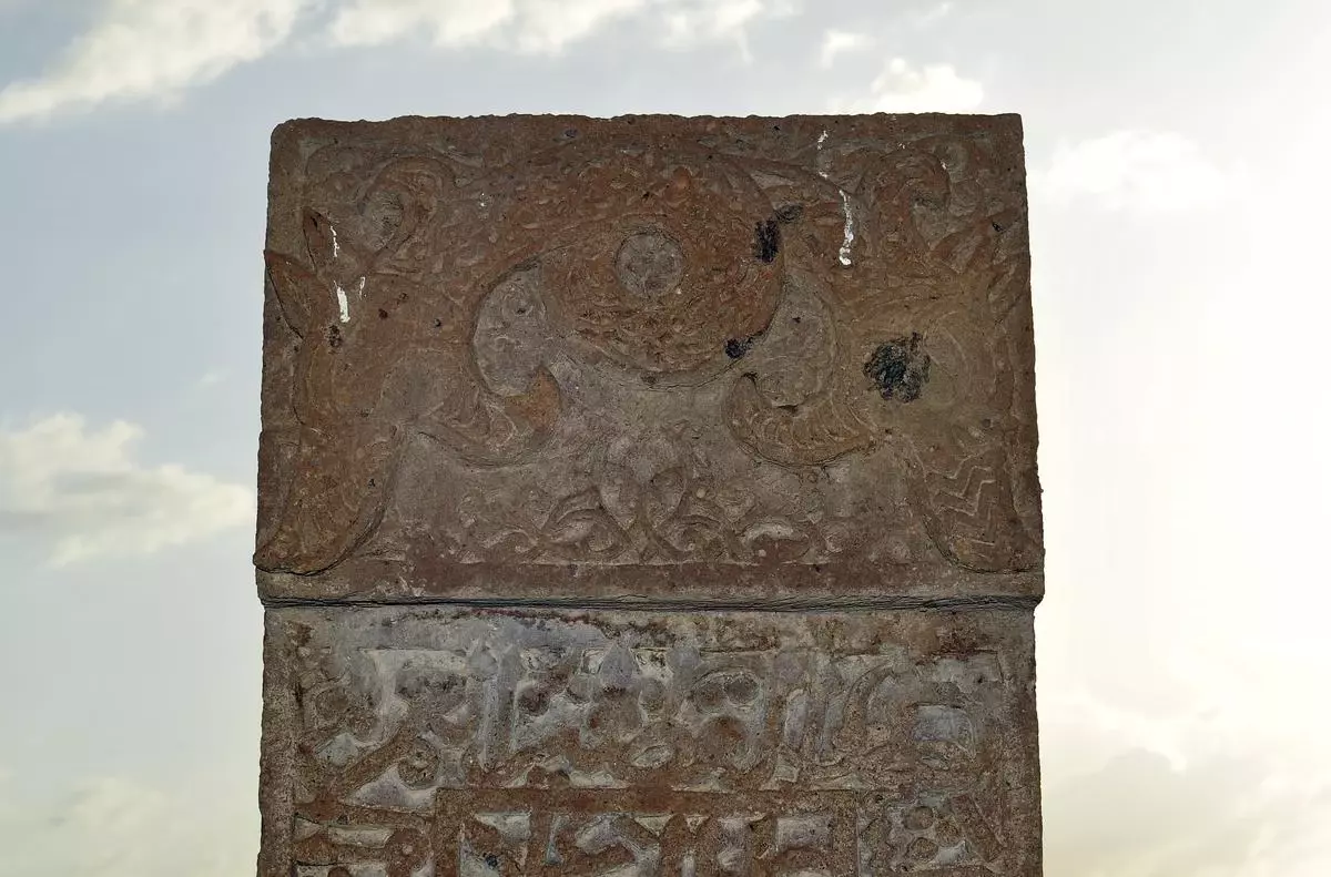 Selçuklu Mezarlığındaki Ejder Motifleri