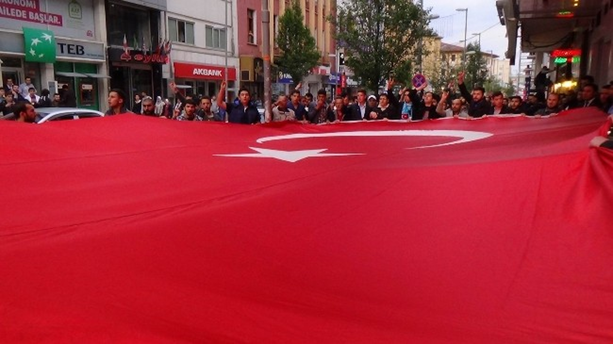 Sivas\'ta \'Bayrağa Saygı\' Yürüyüşü