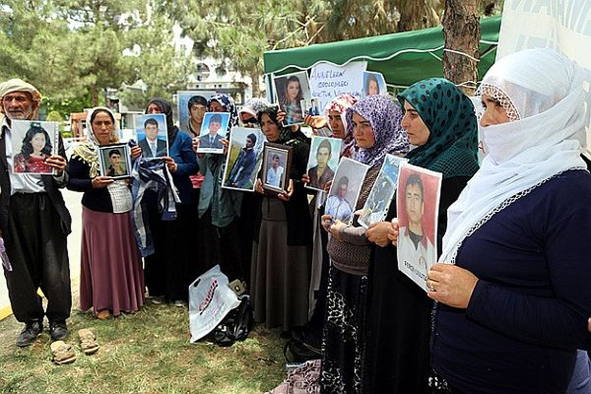 Diyarbakır\'da Anneler Açlık Grevine Başladı